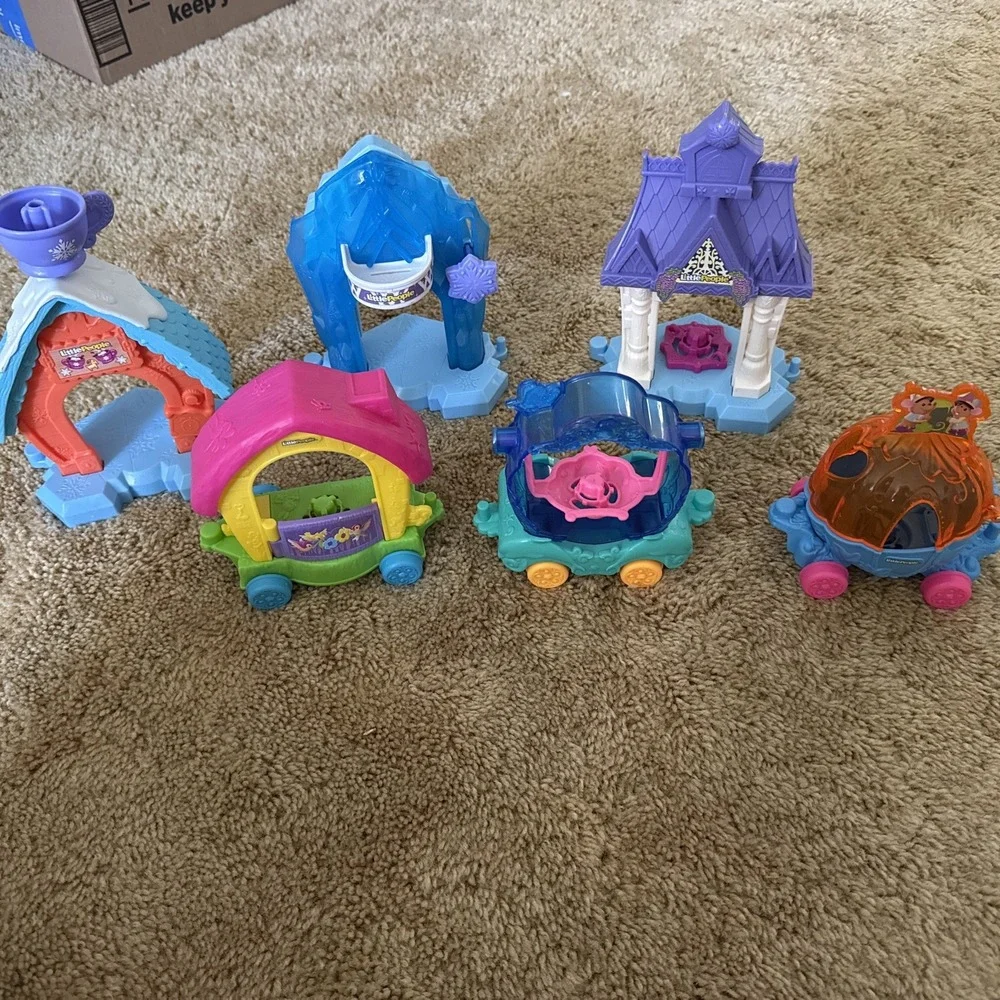 Fisher Price Little People Princess Houses Frozen Carriage Set Of 6